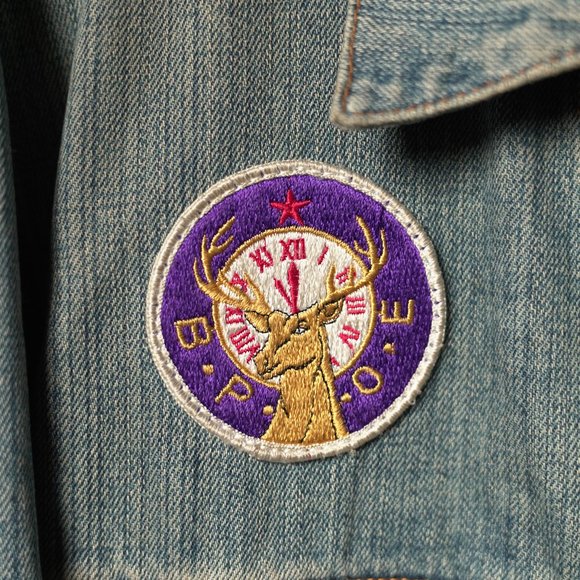 Levi's Jean Jacket - LARGE - w/ Elks Lodge Patch - Picture 4 of 4